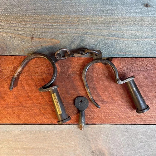 Proprietà delle manette della